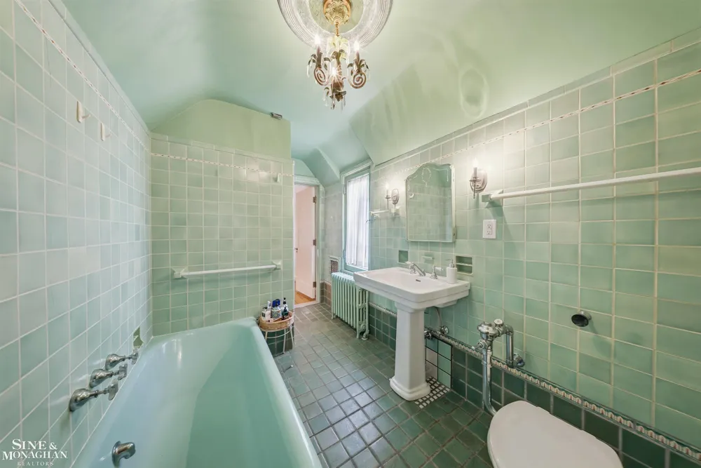 852 Whittier Road Grosse Pointe Park City, MI 48230
