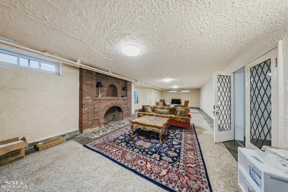852 Whittier Road Grosse Pointe Park City, MI 48230
