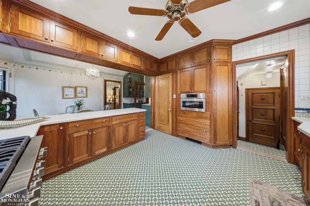 852 Whittier Road Grosse Pointe Park City, MI 48230