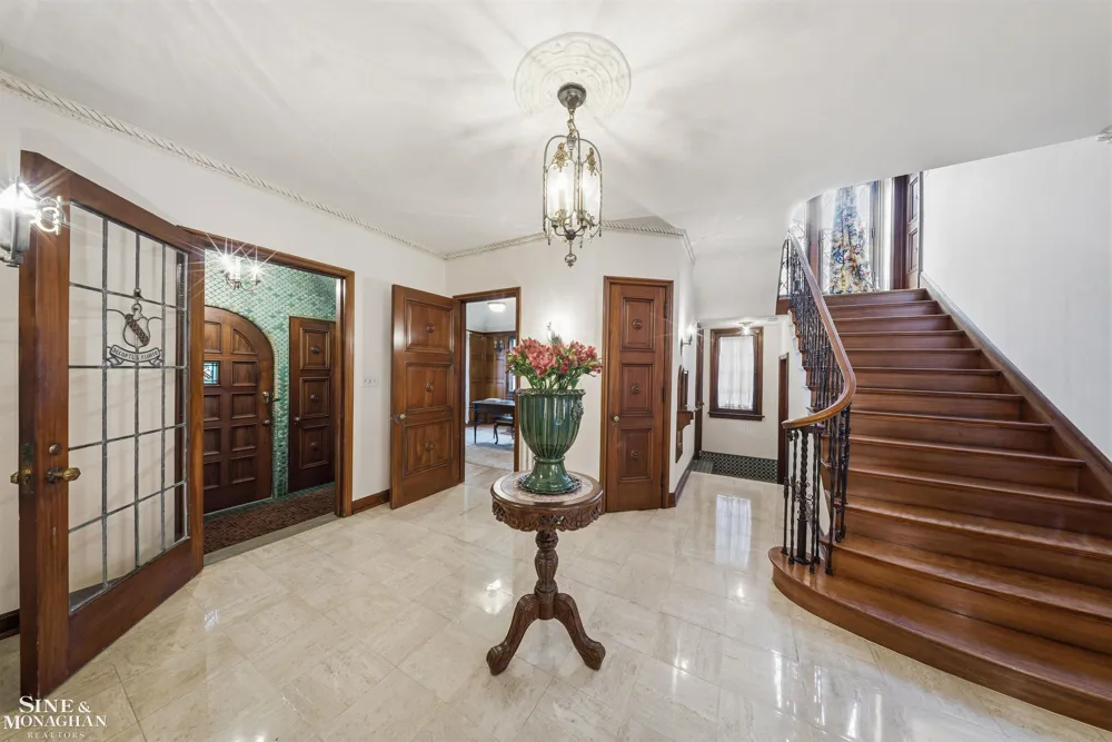 852 Whittier Road Grosse Pointe Park City, MI 48230