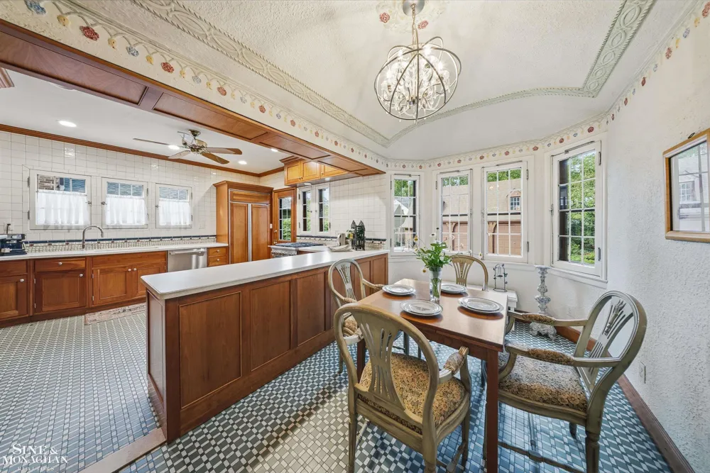 852 Whittier Road Grosse Pointe Park City, MI 48230
