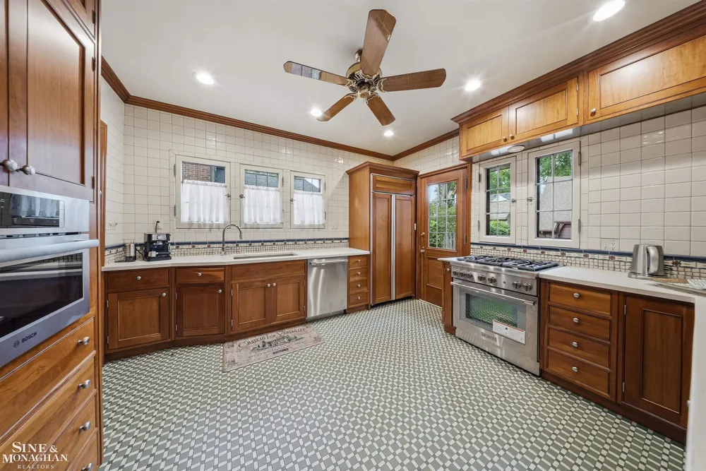 852 Whittier Road Grosse Pointe Park City, MI 48230
