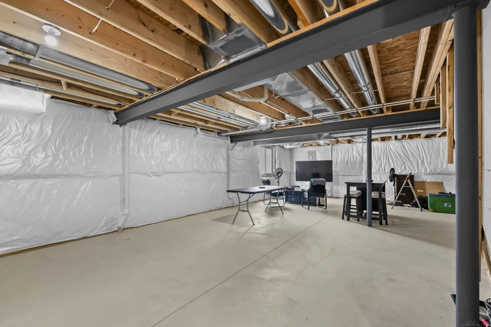 49570 MANISTEE DRIVE Chesterfield Township, MI 48047