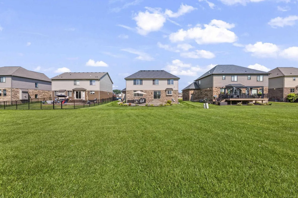 49570 MANISTEE DRIVE Chesterfield Township, MI 48047