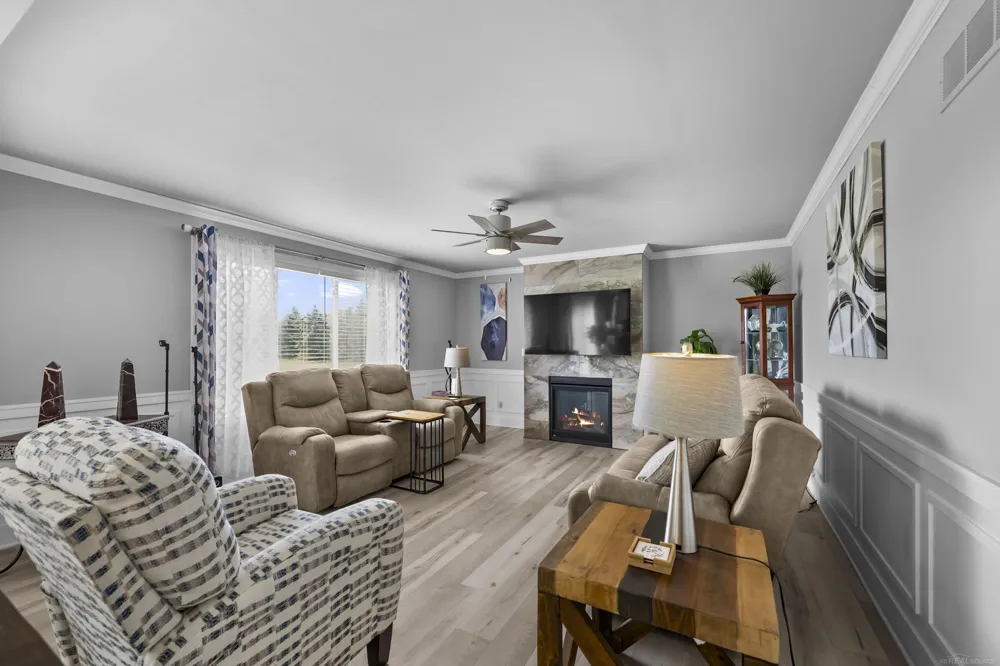 49570 MANISTEE DRIVE Chesterfield Township, MI 48047