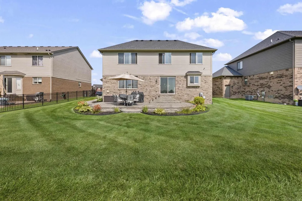 49570 MANISTEE DRIVE Chesterfield Township, MI 48047