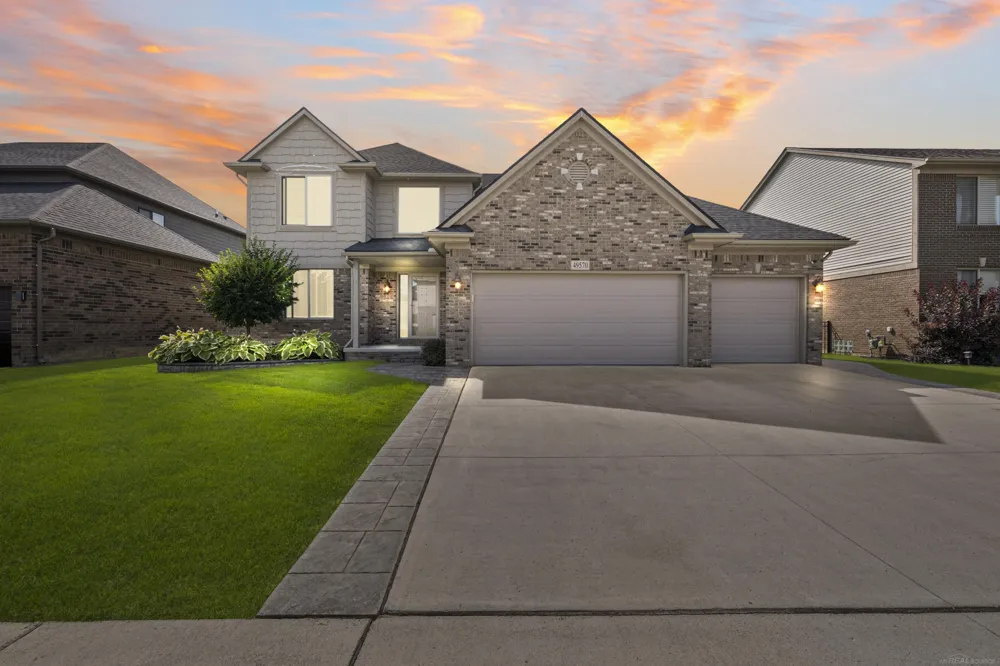 49570 MANISTEE DRIVE Chesterfield Township, MI 48047