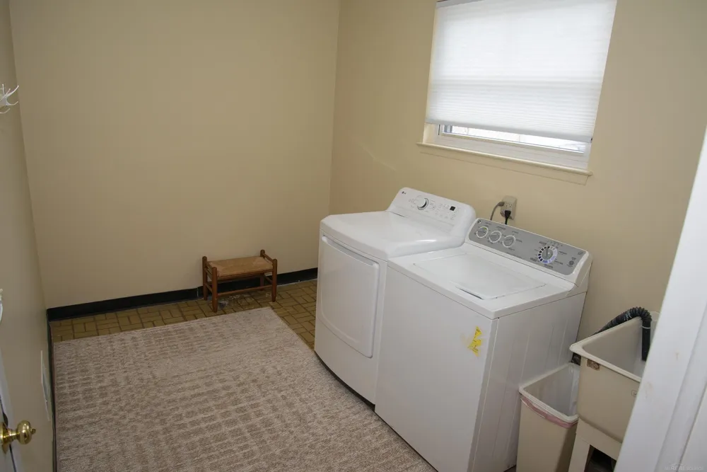 2188 Zenia Drive Troy City, MI 48083
