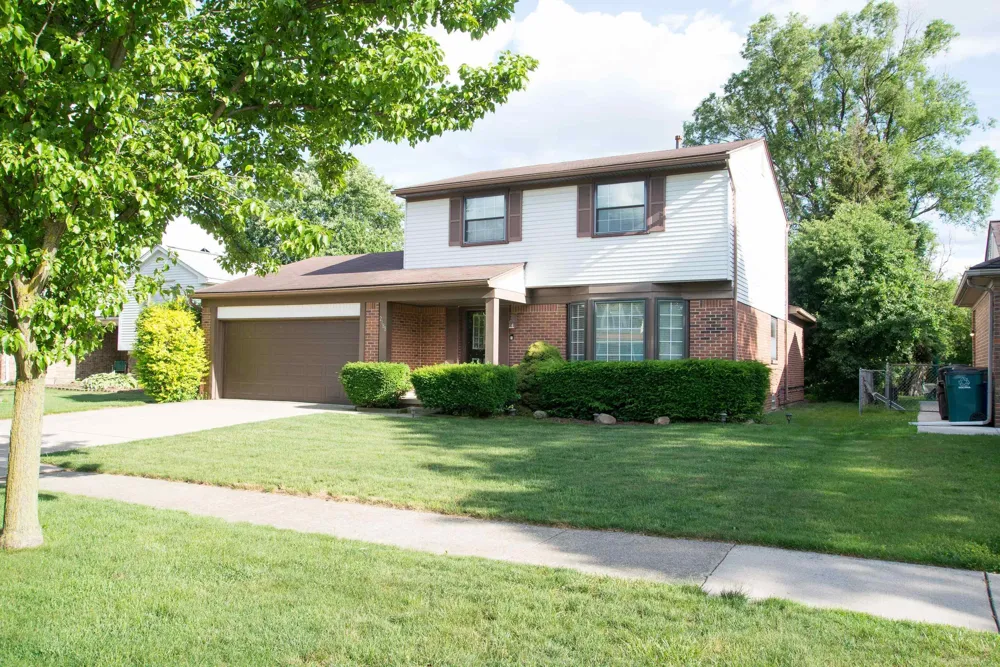2188 Zenia Drive Troy City, MI 48083