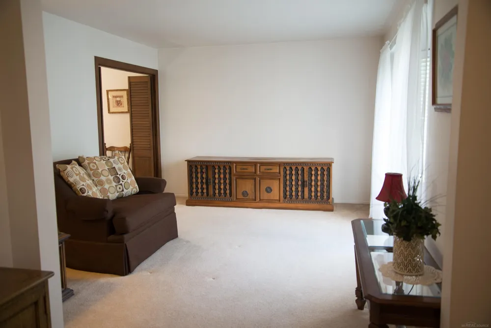 2188 Zenia Drive Troy City, MI 48083