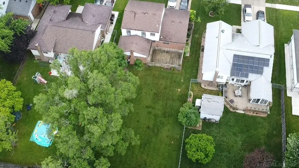2188 Zenia Drive Troy City, MI 48083