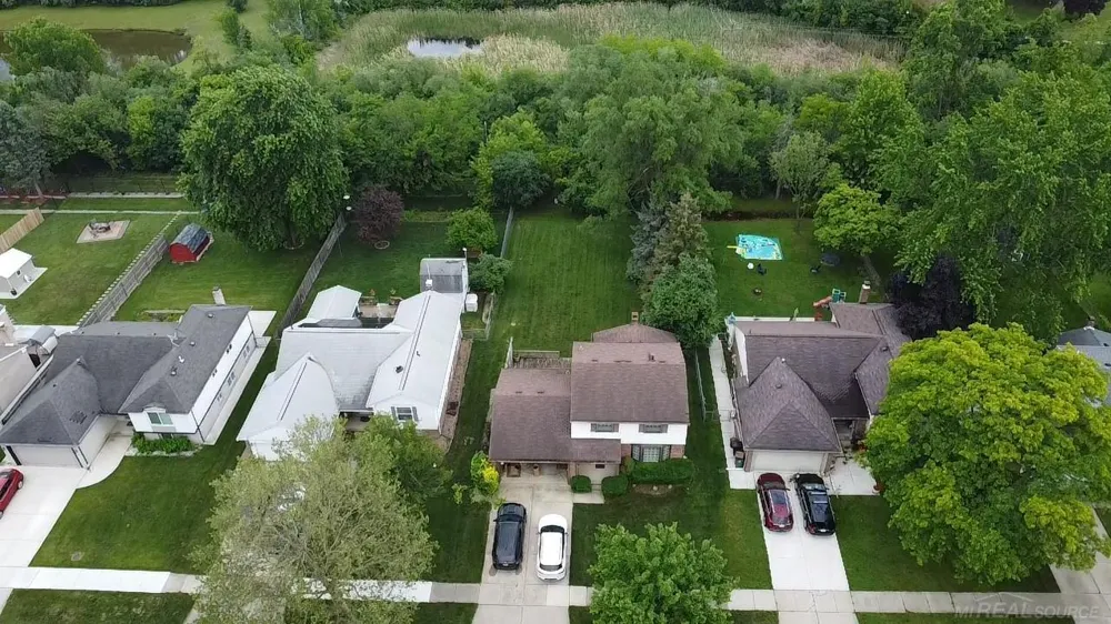 2188 Zenia Drive Troy City, MI 48083