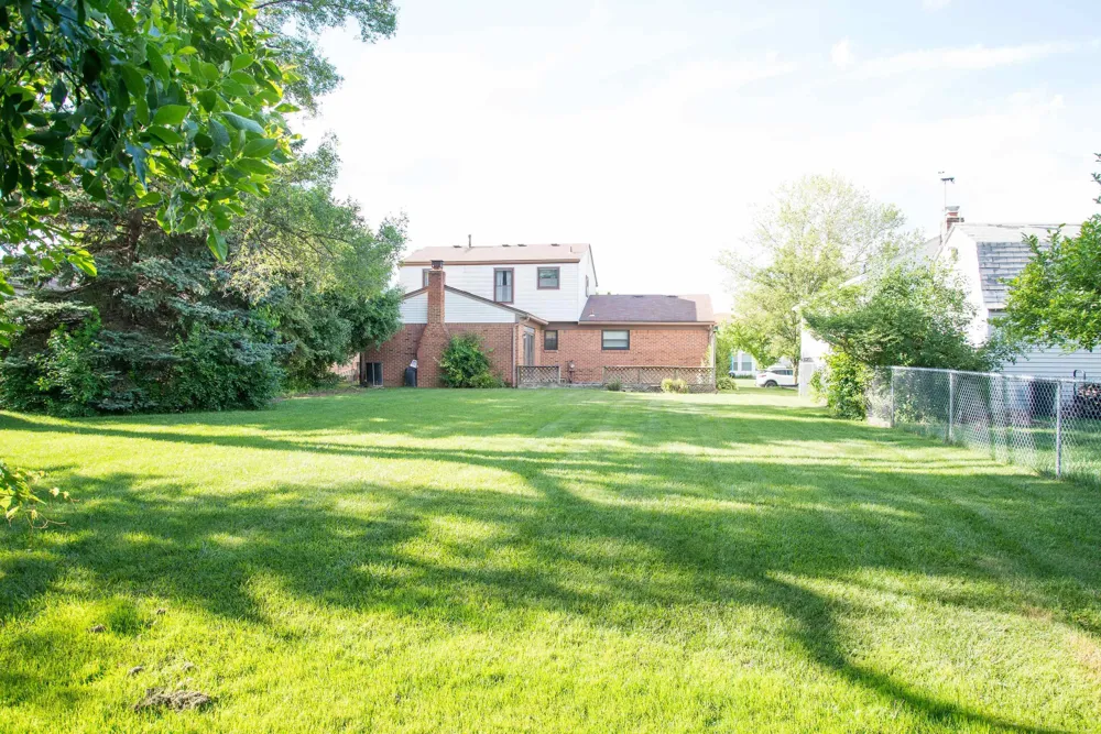 2188 Zenia Drive Troy City, MI 48083