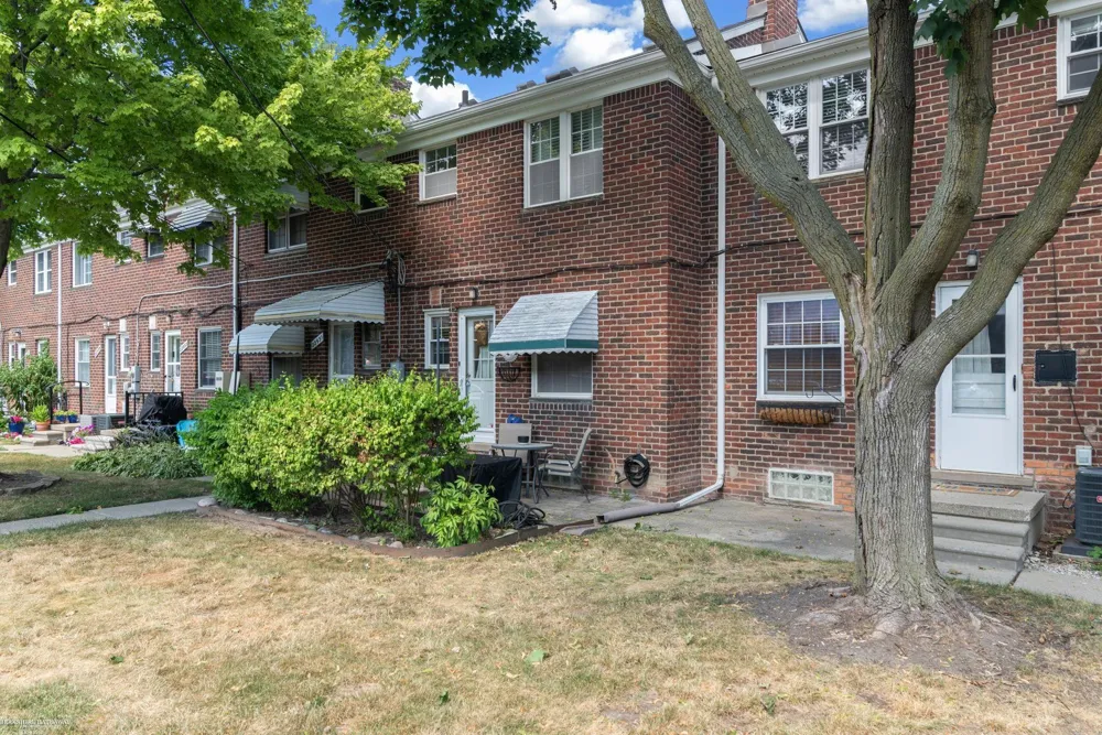 22929 Lakeshore Road St Clair Shores City, MI 48080