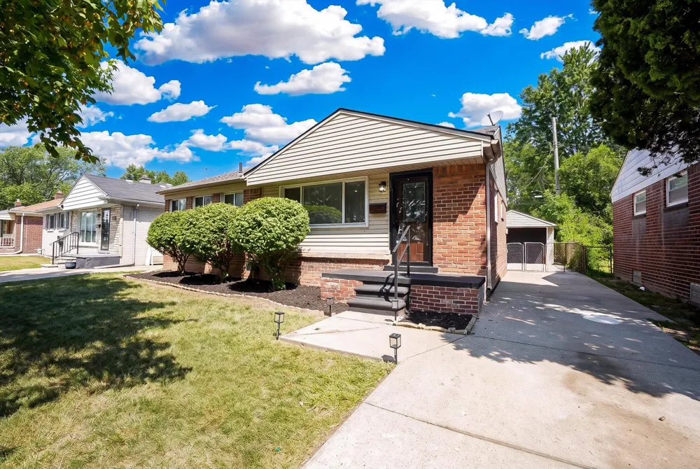 18305 Marquette Street Roseville City, MI 48066