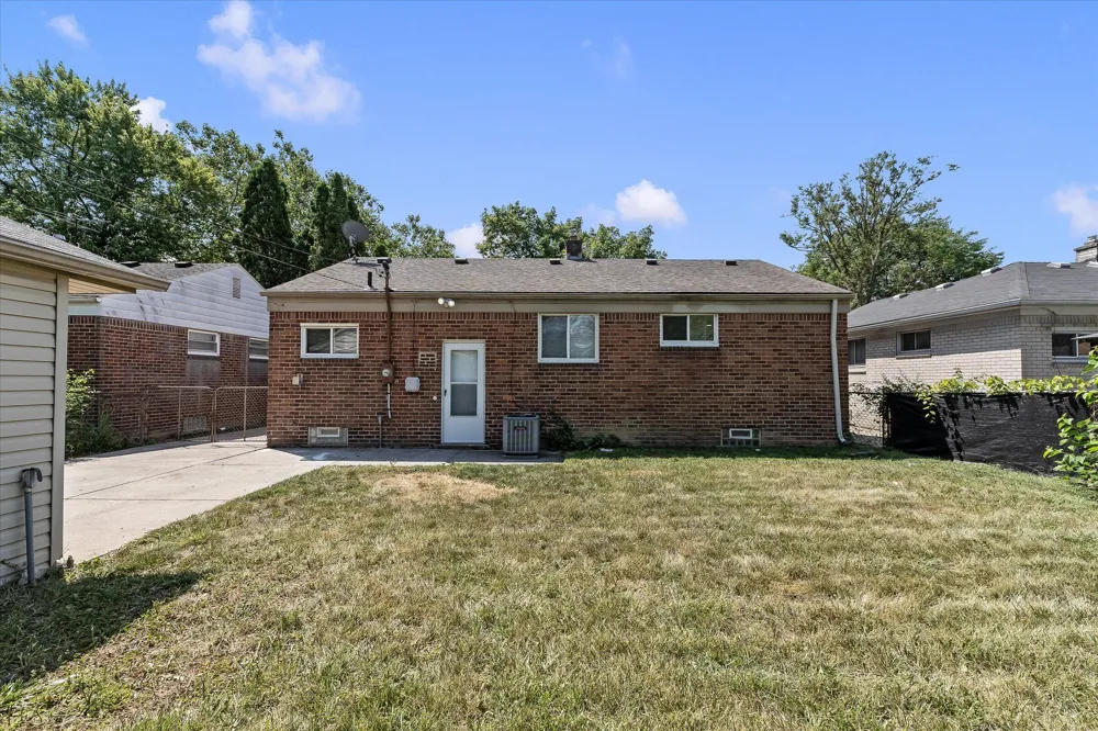 18305 Marquette Street Roseville City, MI 48066