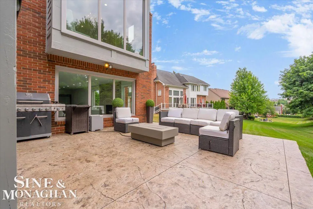 1289 Creek Pointe Drive Rochester City, MI 48307