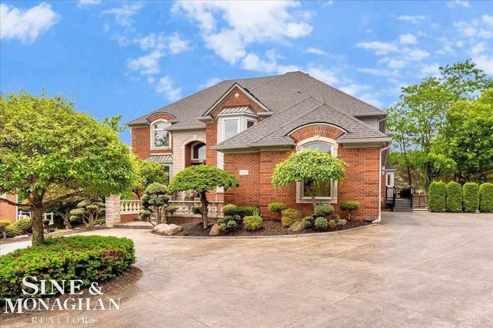 1289 Creek Pointe Drive Rochester City, MI 48307