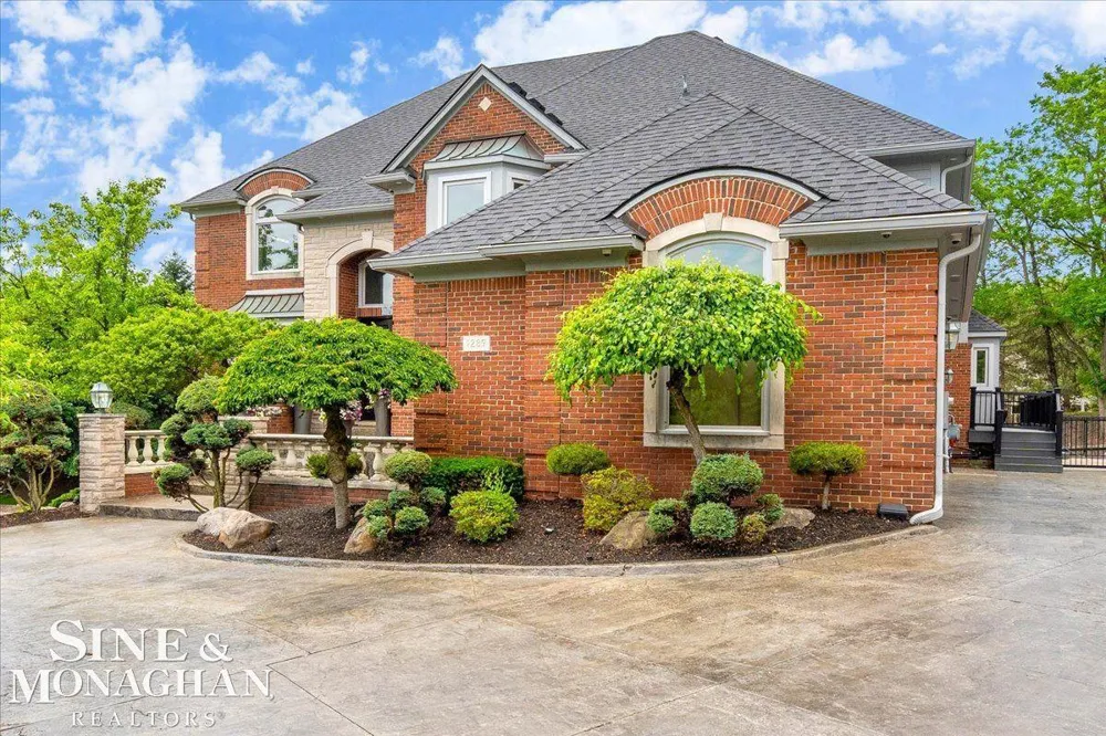 1289 Creek Pointe Drive Rochester City, MI 48307