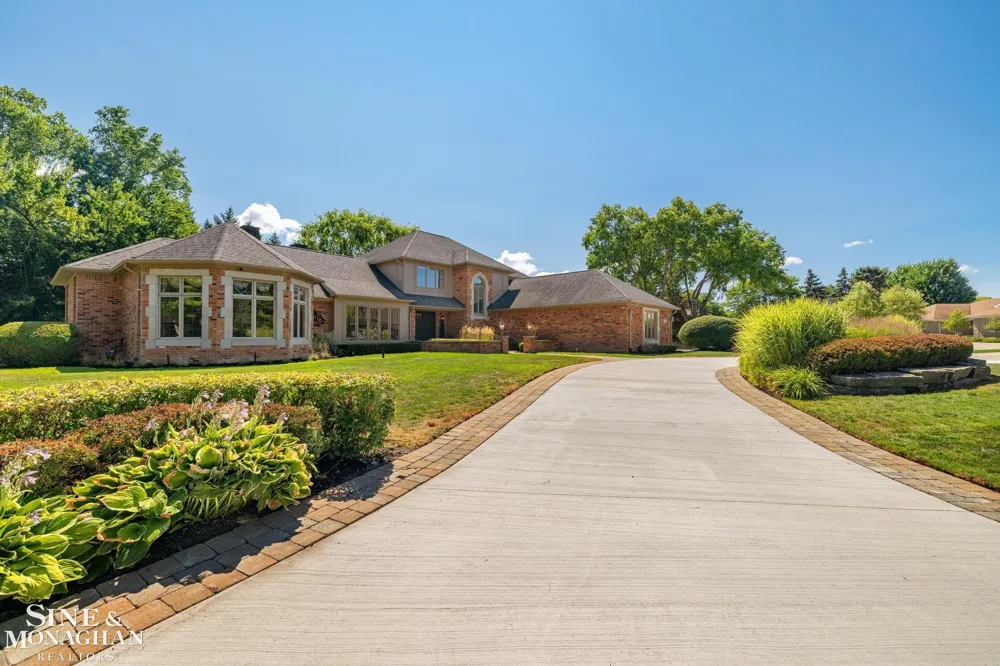37500 Alpinia Lane Clinton Charter Township, MI 48036