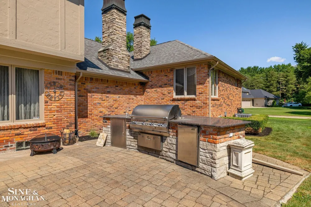 37500 Alpinia Lane Clinton Charter Township, MI 48036