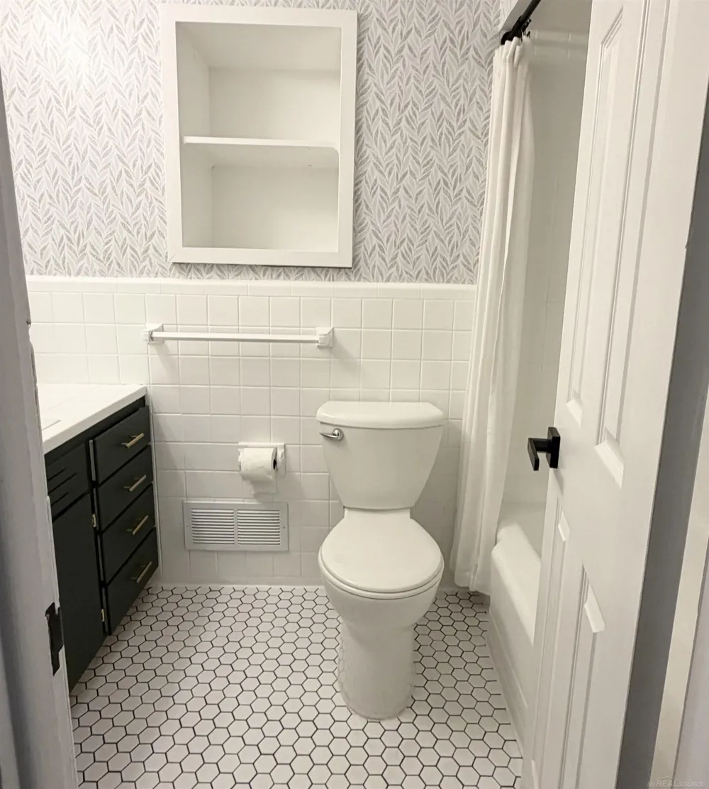 1651 Passolt Street Saginaw Charter Township, MI 48638