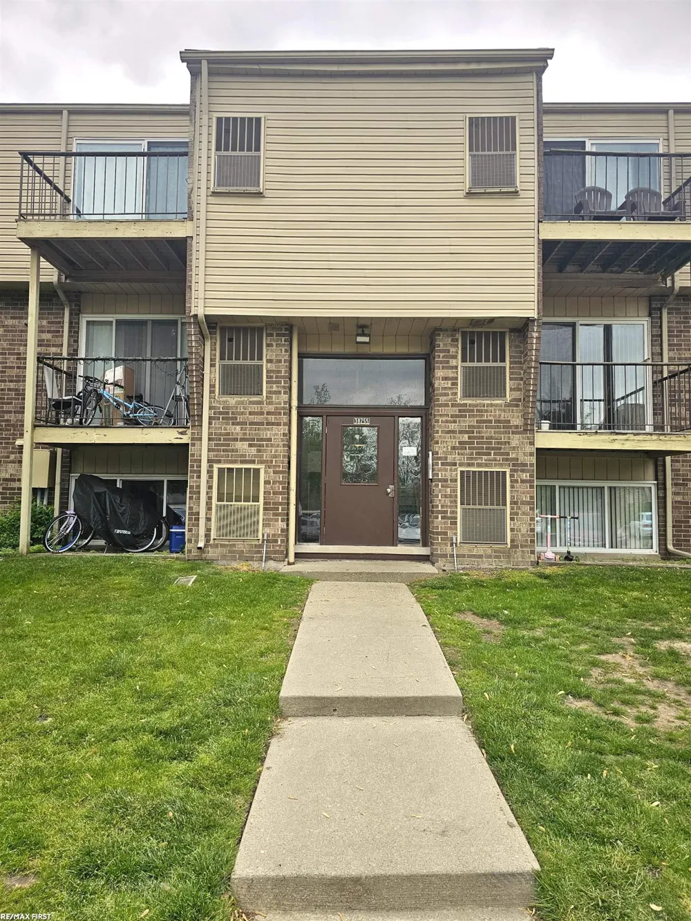 38255 Fairway Court Clinton Charter Township, MI 48038