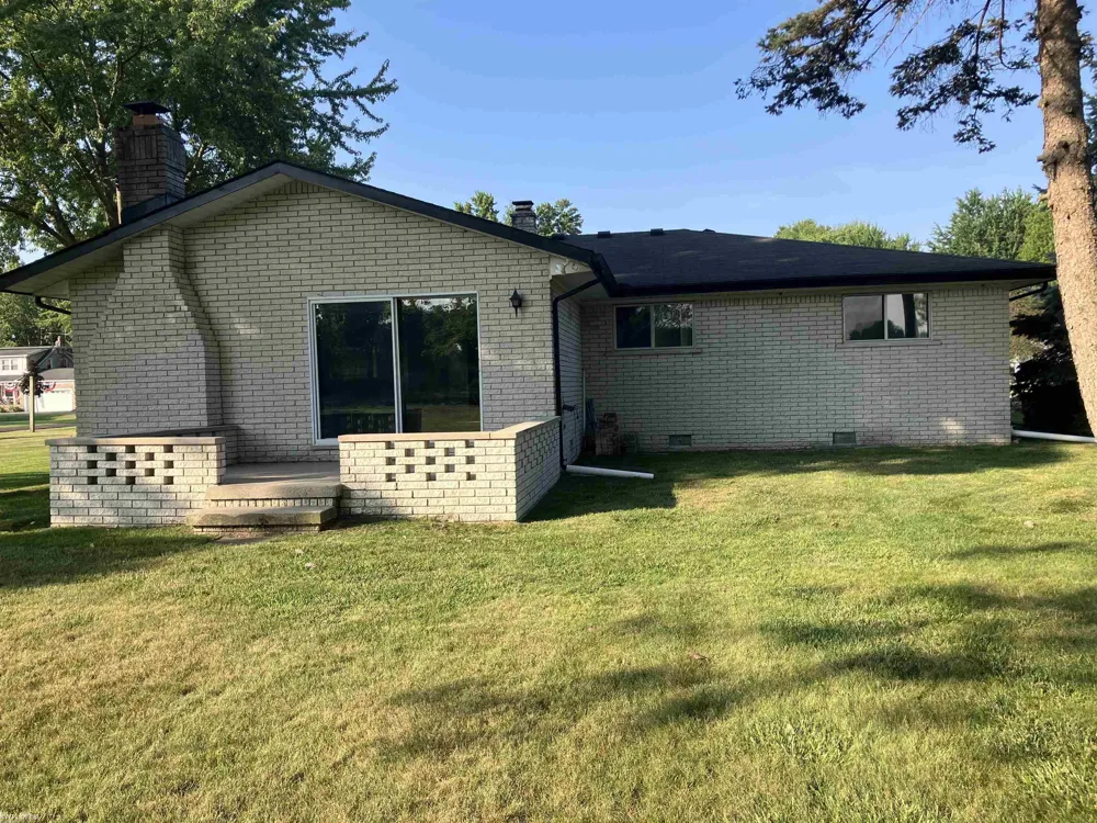 32845 Sutton Road Chesterfield Township, MI 48051