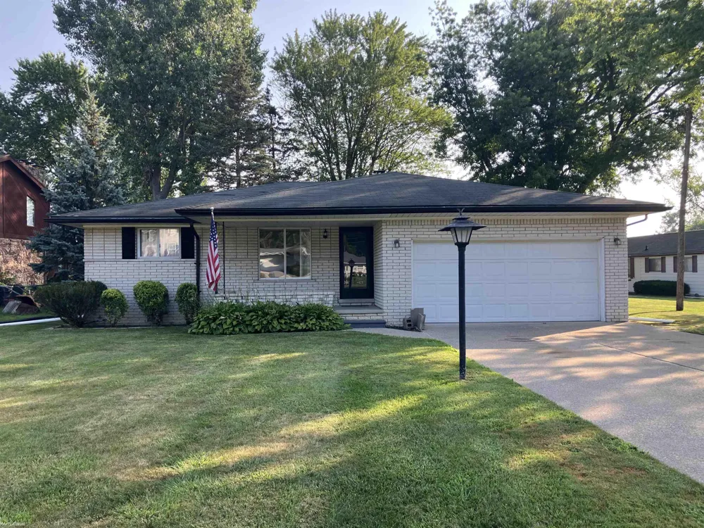 32845 Sutton Road Chesterfield Township, MI 48051