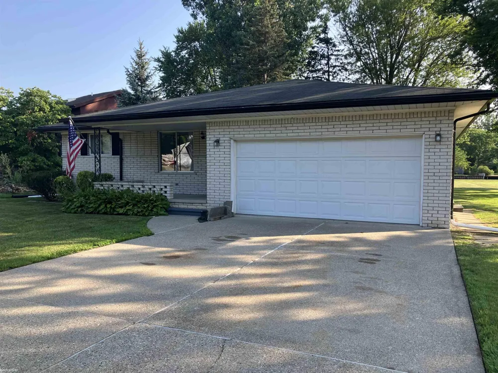 32845 Sutton Road Chesterfield Township, MI 48051