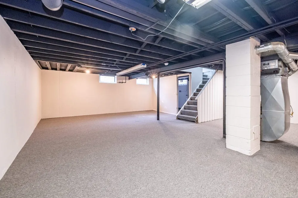 26001 Fernwood Street Roseville City, MI 48066
