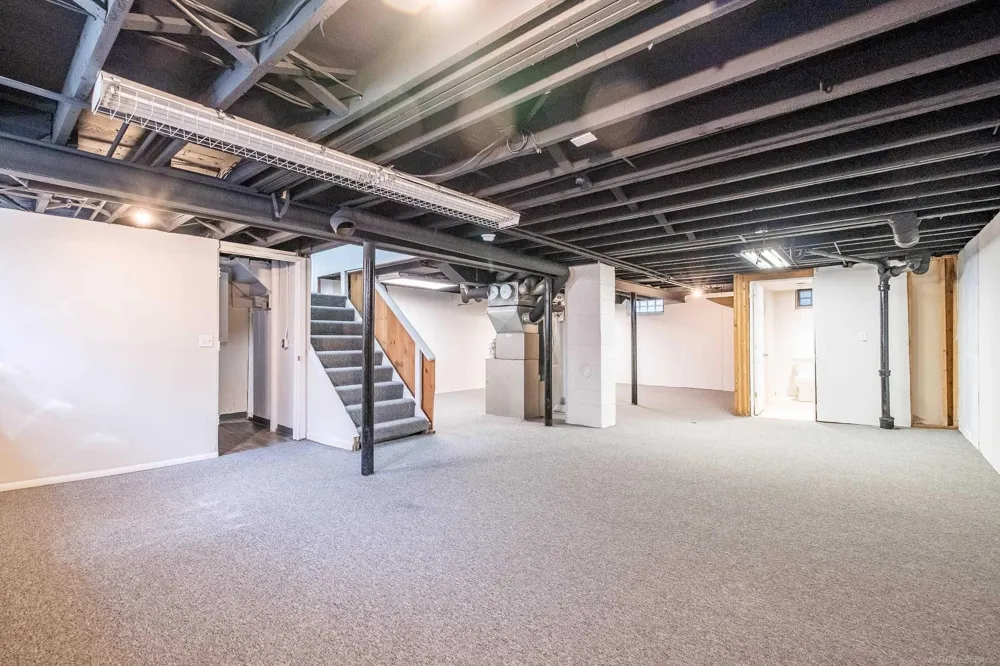 26001 Fernwood Street Roseville City, MI 48066