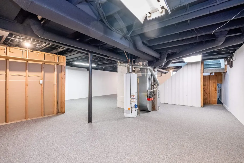 26001 Fernwood Street Roseville City, MI 48066