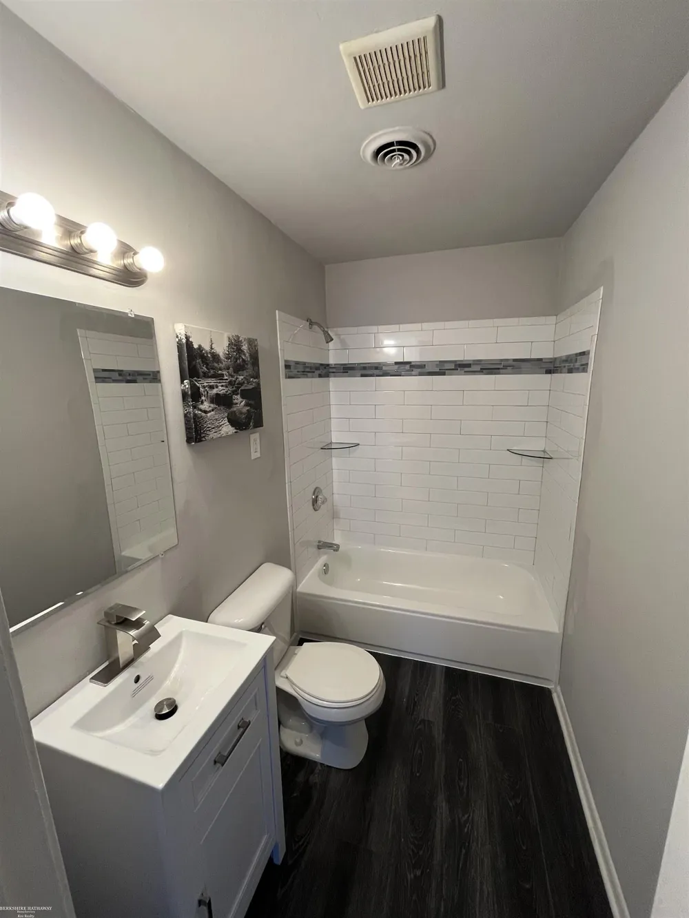 28307 Essex Street Roseville City, MI 48066
