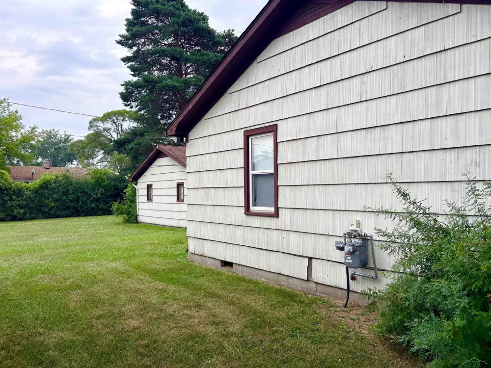 354 S 30th Street Buena Vista Charter Township, MI 48601