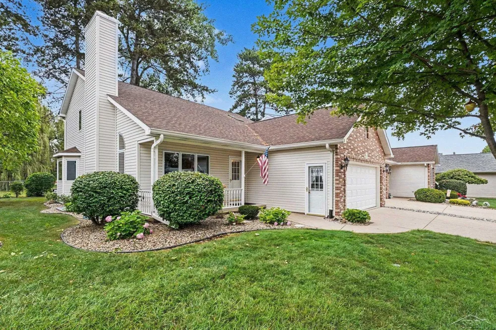 8 Thornapple Court Saginaw Charter Township, MI 48603