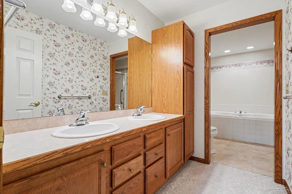 8 Thornapple Court Saginaw Charter Township, MI 48603
