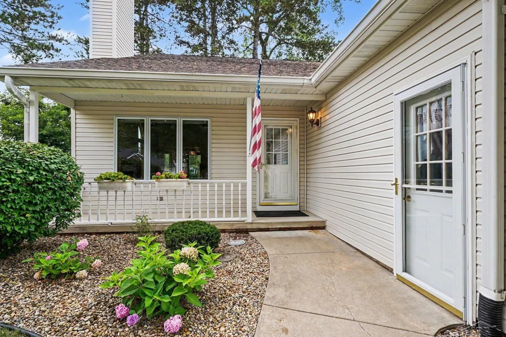 8 Thornapple Court Saginaw Charter Township, MI 48603