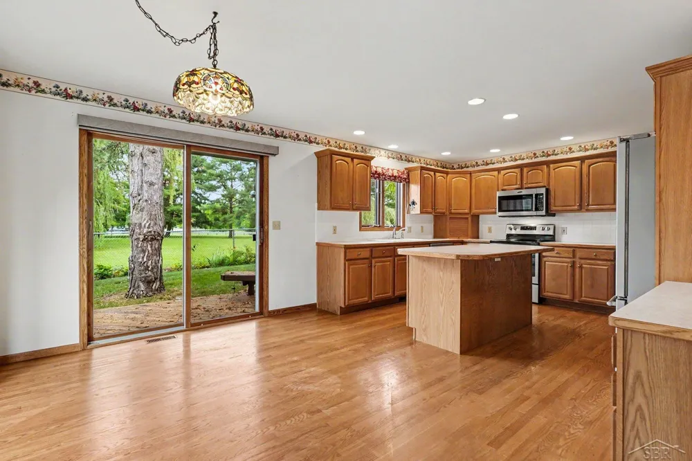 8 Thornapple Court Saginaw Charter Township, MI 48603