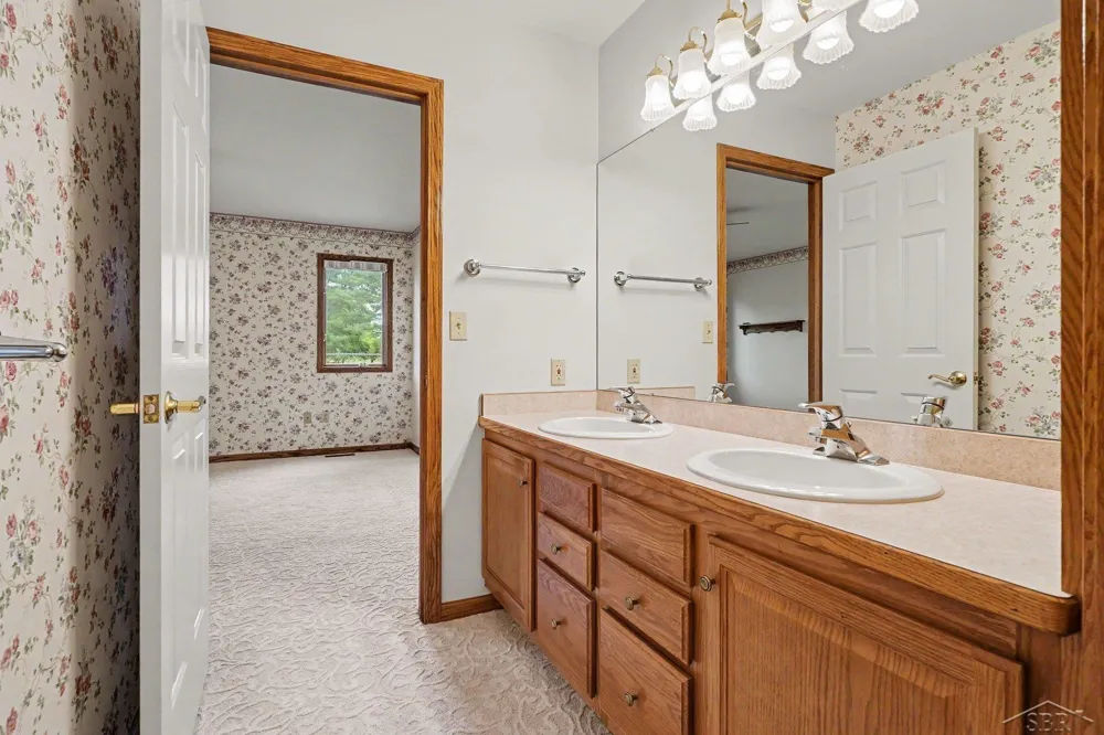 8 Thornapple Court Saginaw Charter Township, MI 48603