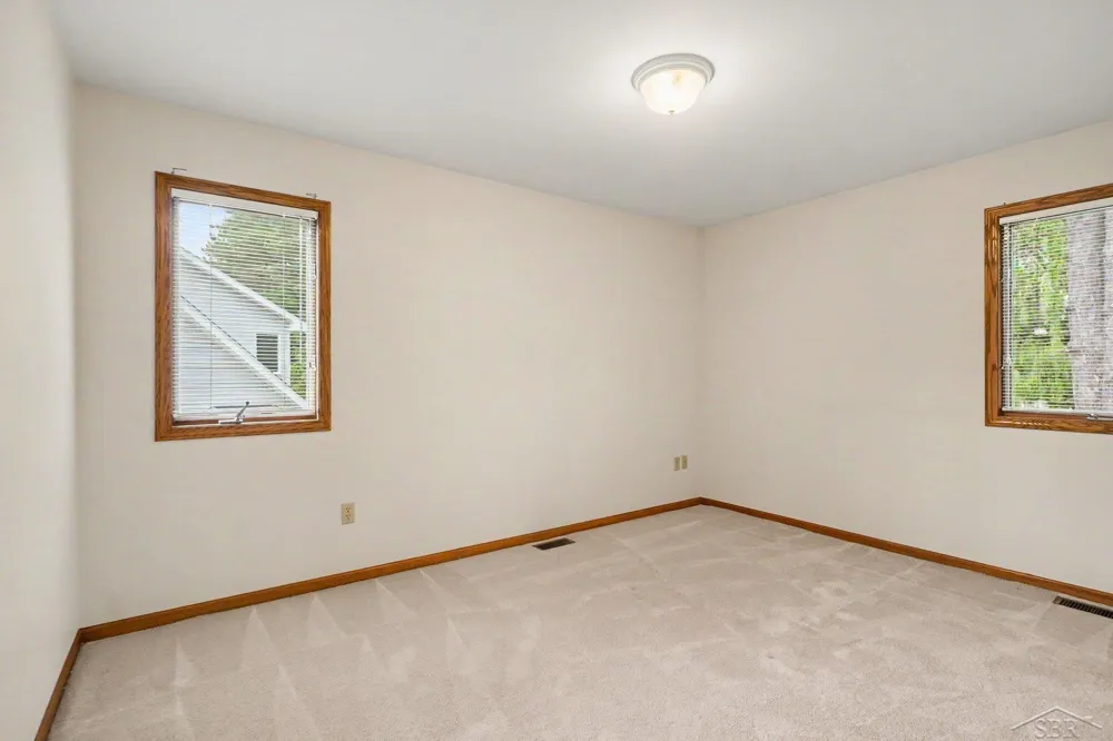 8 Thornapple Court Saginaw Charter Township, MI 48603