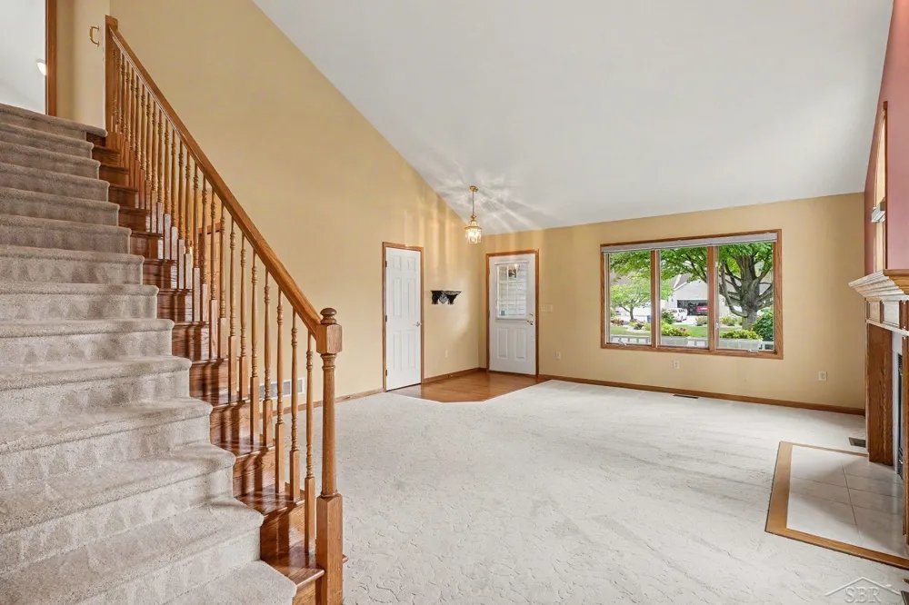 8 Thornapple Court Saginaw Charter Township, MI 48603