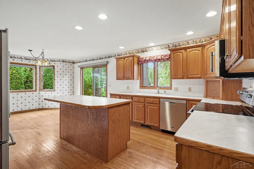 8 Thornapple Court Saginaw Charter Township, MI 48603