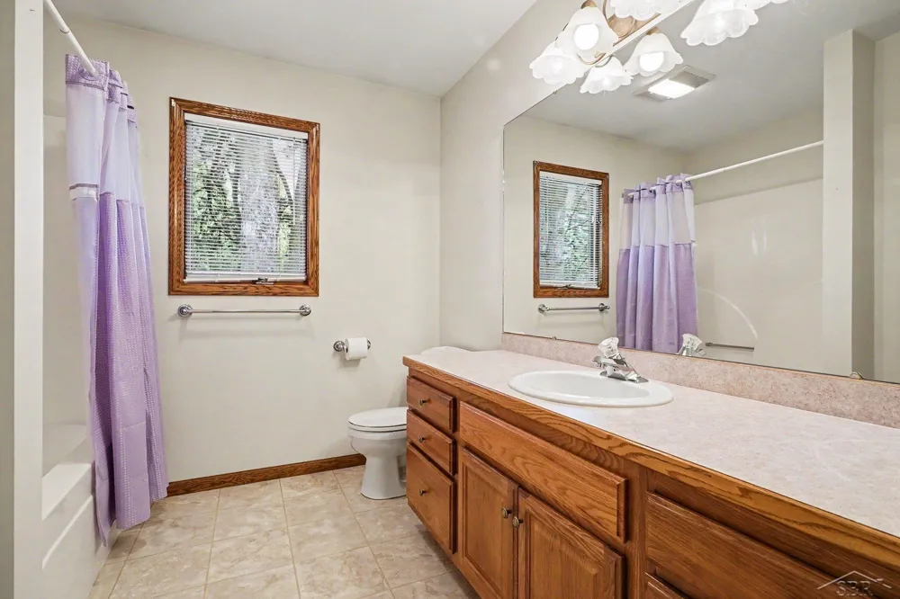 8 Thornapple Court Saginaw Charter Township, MI 48603