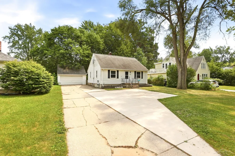4518 Jefferson Avenue Midland City, MI 48640