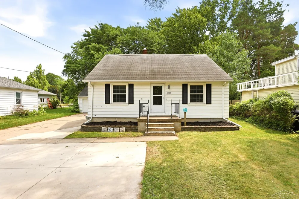 4518 Jefferson Avenue Midland City, MI 48640