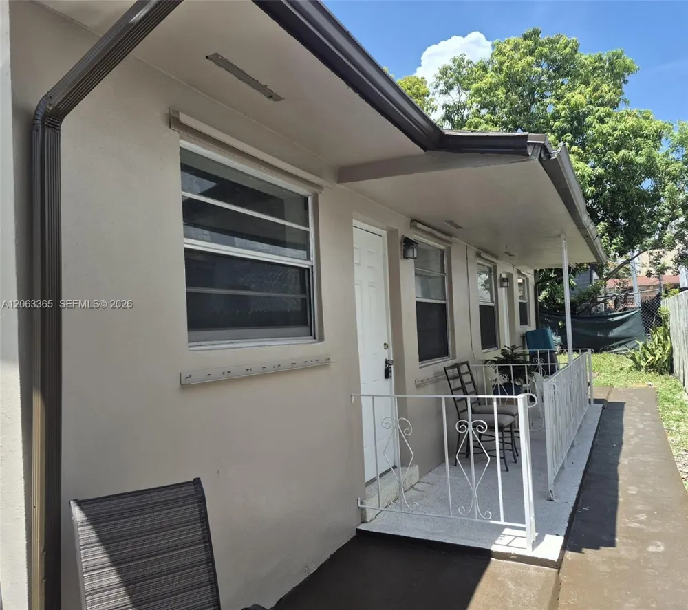 1715 SW 4th St #1717 Miami, FL 33135