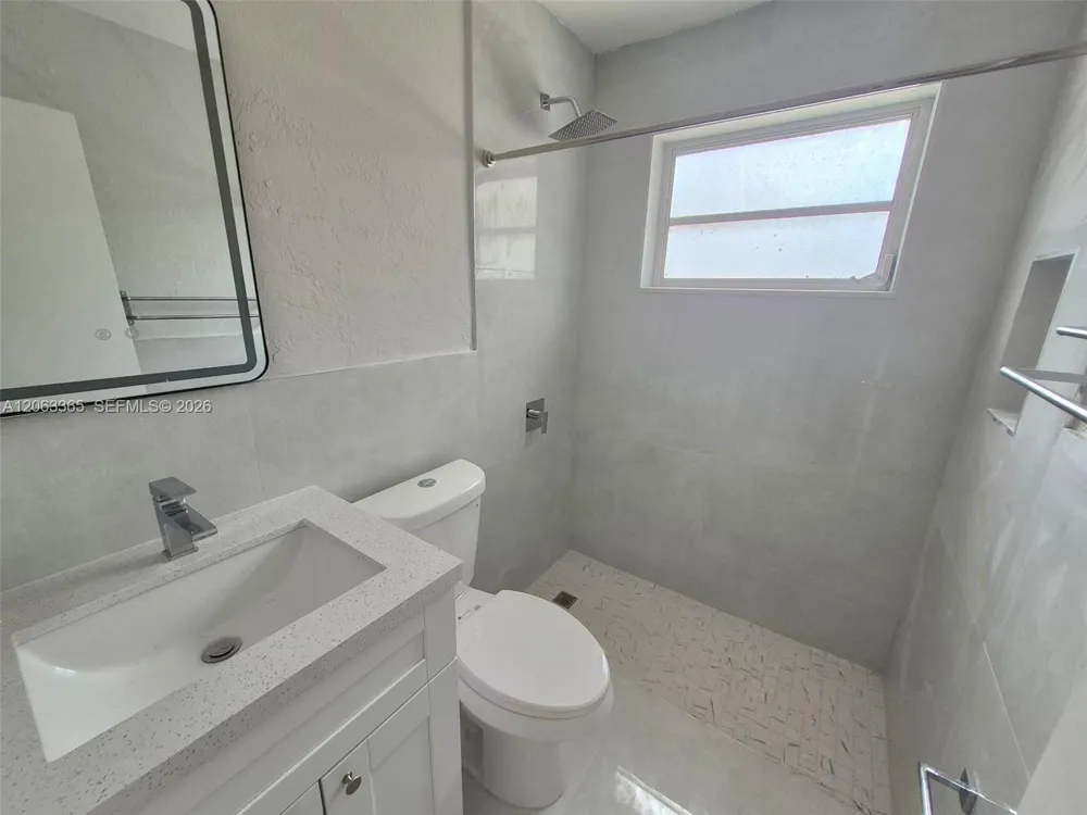 1715 SW 4th St #1717 Miami, FL 33135