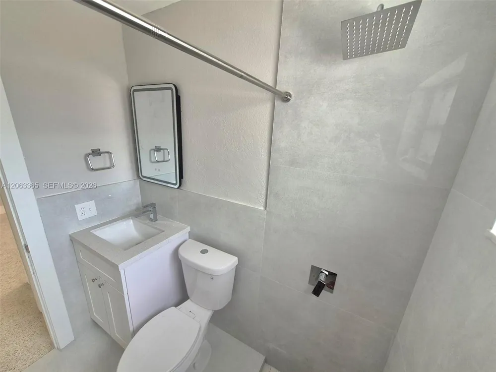 1715 SW 4th St #1717 Miami, FL 33135