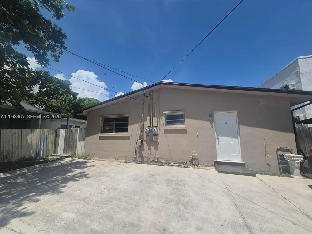 1715 SW 4th St #1717 Miami, FL 33135